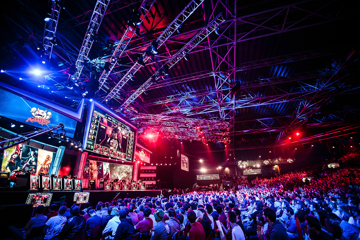 Shanks直播揭秘：卡牌对决不敌Chovy，展现电竞选手坦诚态度